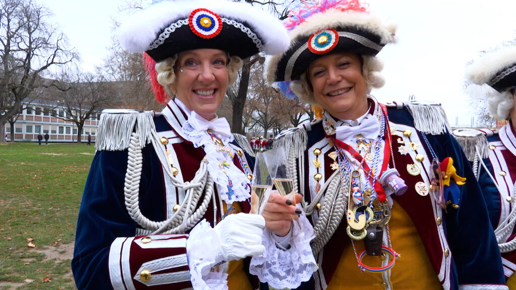 Erster Tag des neuen Jahres - Fastnachtsgarden ziehen durch Mainz