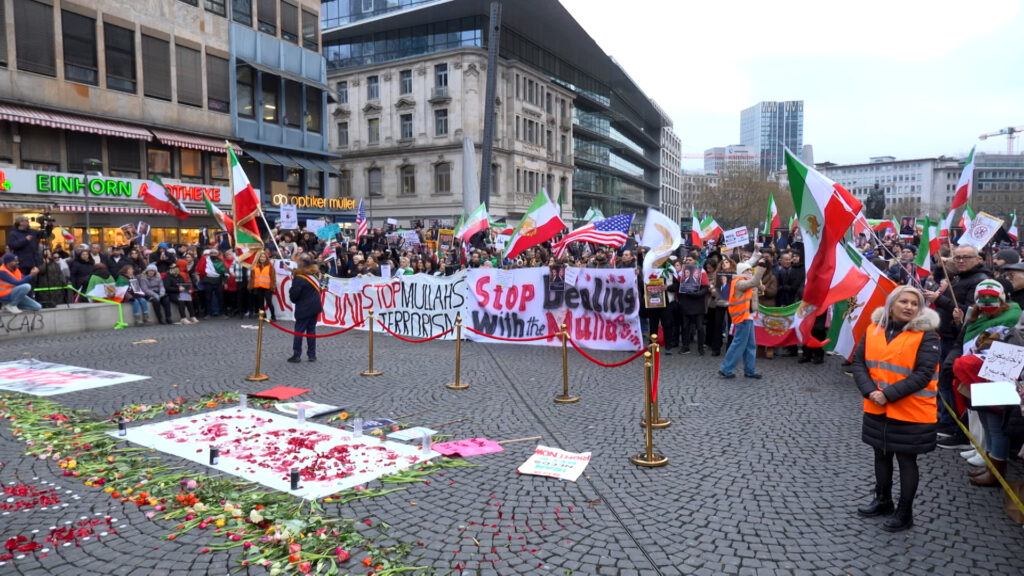 Proteste gegen iranisches Regime in Frankfurt