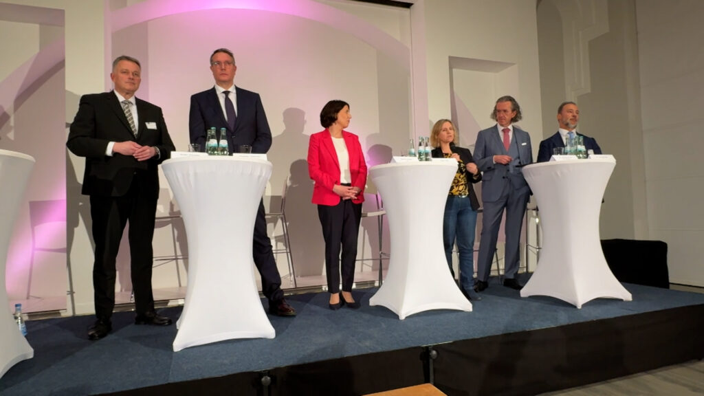 Vor Landtagswahl in RLP: Wirtschafts-Wahlgipfel der Parteien