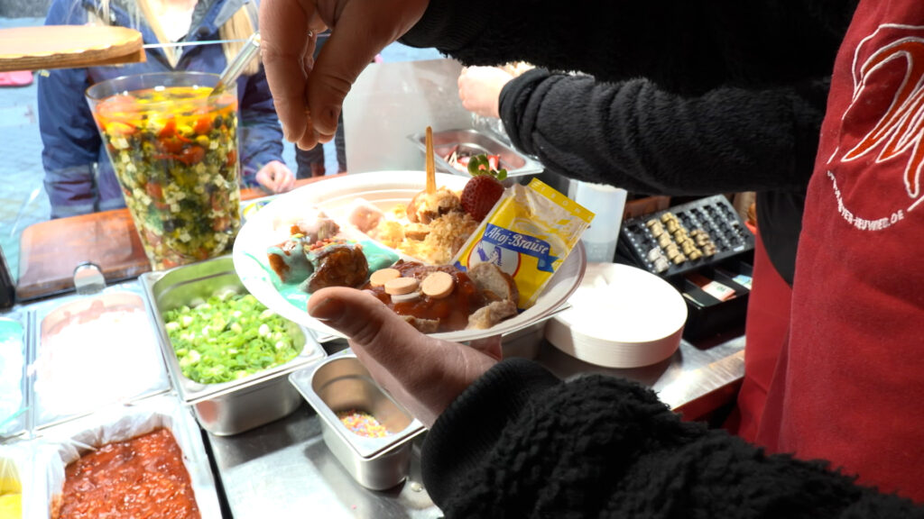 Wilde Kreationen - Reporterin auf Currywurst-Festival in Neuwied